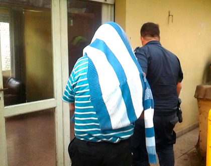 Detienen a una persona por robar bajo amenazas en un local comercial Detienen a una persona por robar bajo amenazas en un local comercial