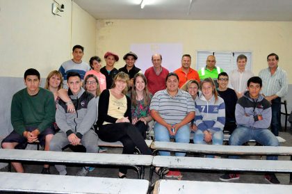 Alumnos de la Escuela Agraria presentaron el proyecto de concientización R.L.T. Alumnos de la Escuela Agraria presentaron el proyecto de concientización R.L.T.