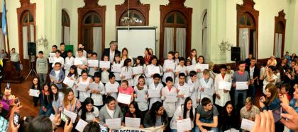 Alumnos recibieron las distinciones “Esperanza de la Patria” Alumnos recibieron las distinciones “Esperanza de la Patria”
