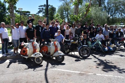 El Club Siambretta Chivilcoy expuso sus motos en la Plaza 25 de Mayo El Club Siambretta Chivilcoy expuso sus motos en la Plaza 25 de Mayo