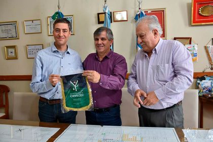 El intendente recibió al Dr. Agustín Roncagliolo El intendente recibió al Dr. Agustín Roncagliolo