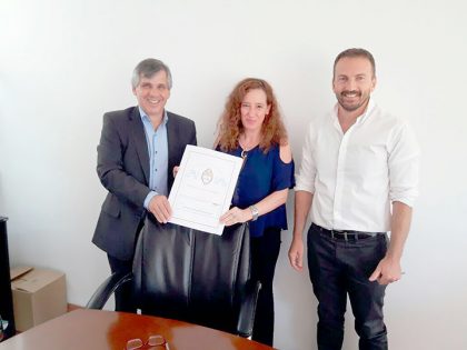 El intendente Britos recibió la escritura del predio de la ex Terrasa El intendente Britos recibió la escritura del predio de la ex Terrasa