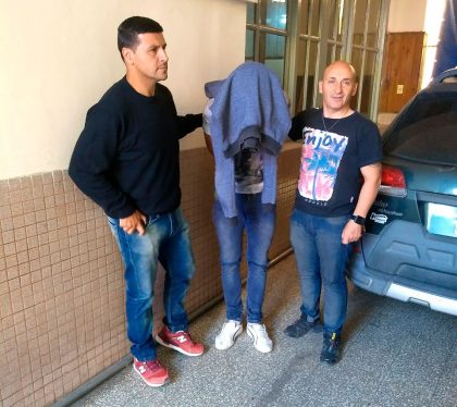 En la tarde de hoy detienen a dos personas imputadas del delito de “Robo Agravado con Arma” En la tarde de hoy detienen a dos personas imputadas del delito de “Robo Agravado con Arma”