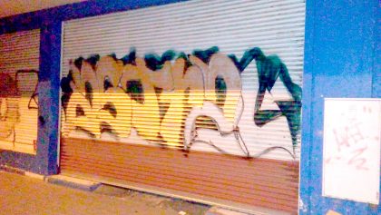Tres detenidos por pintar las persianas de La Nueva Cooperativa Tres detenidos por pintar las persianas de La Nueva Cooperativa