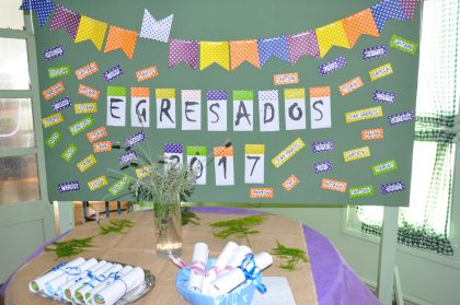 Entrega de Diplomas a egresados del Centro de Educación Complementaria Florencio Varela Entrega de Diplomas a egresados del Centro de Educación Complementaria Florencio Varela