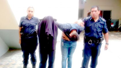 Detienen a dos personas del gran Buenos Aires por sustraer prendas en un comercio Detienen a dos personas del gran Buenos Aires por sustraer prendas en un comercio