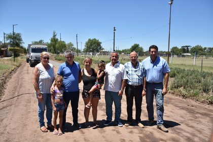 Avanza la colocación de piedra caliza en los diferentes barrios Avanza la colocación de piedra caliza en los diferentes barrios