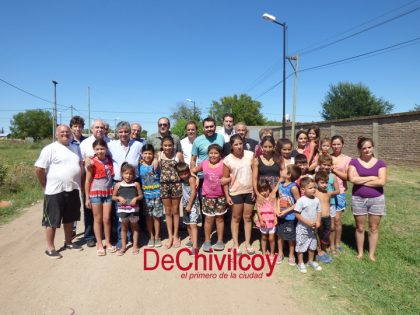 Avanzan las obras de agua potable y cordón cuneta en nuestra ciudad Avanzan las obras de agua potable y cordón cuneta en nuestra ciudad
