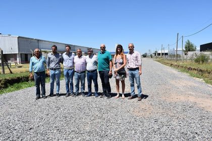 Britos recorrió mejoras en calles internas del Parque Industrial Britos recorrió mejoras en calles internas del Parque Industrial
