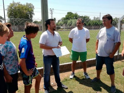 José Ferro entregó un subsidio al Club Social y Deportivo Moquehuá José Ferro entregó un subsidio al Club Social y Deportivo Moquehuá