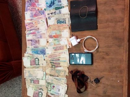 Detienen a un menor de 16 años por robar en un comercio Detienen a un menor de 16 años por robar en un comercio