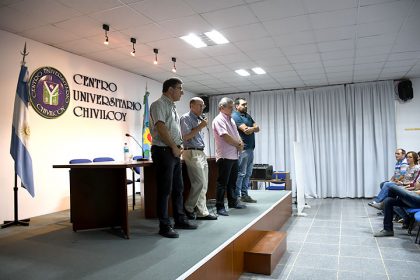 El intendente Britos felicitó a los empleados municipales recategorizados El intendente Britos felicitó a los empleados municipales recategorizados
