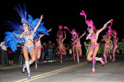 Noche de Carnaval en Palemón Huergo Noche de Carnaval en Palemón Huergo