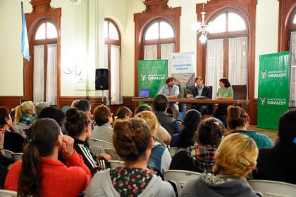 Se realizó la charla informativa “Formas asociativas para la agricultura familiar” Se realizó la charla informativa “Formas asociativas para la agricultura familiar”