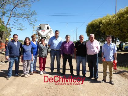 Continúan avanzando las obras de cordón cuneta en diferentes puntos de la ciudad Continúan avanzando las obras de cordón cuneta en diferentes puntos de la ciudad