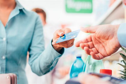 Desde mañana, todos los comercios deben aceptar débito o pagos electrónicos Desde mañana, todos los comercios deben aceptar débito o pagos electrónicos