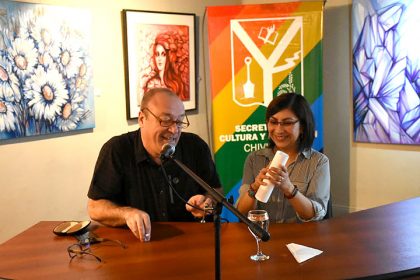 Paloma Celis-Carbajal brindó una charla sobre sus “12 años tras los libros cartoneros” Paloma Celis-Carbajal brindó una charla sobre sus “12 años tras los libros cartoneros”