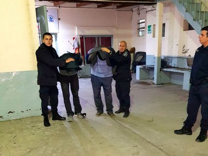 Aprehendieron a dos sujetos por incendiar intencionalmente un automóvil item-thumbnail