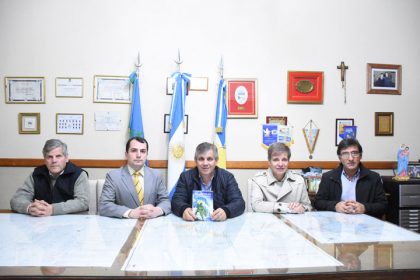 Se presentó el libro “Malvinas por sus protagonistas” Se presentó el libro “Malvinas por sus protagonistas”