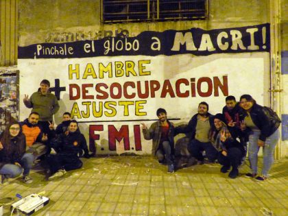 Militantes de la Juventud Peronista y la JP Evita Chivilcoy pintaron un mural en contra del F.M.I. item-thumbnail