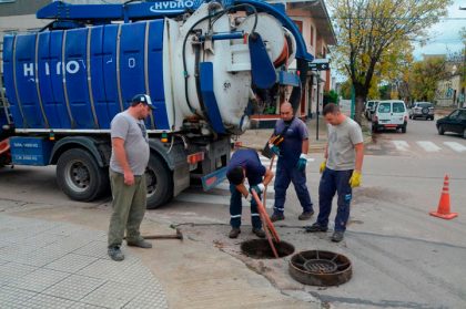 El área de Pavimento municipal lleva adelante un plan de limpieza en bocas de tormenta El área de Pavimento municipal lleva adelante un plan de limpieza en bocas de tormenta