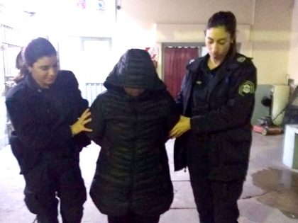 Detienen a una mujer por la venta de rifas falsas Detienen a una mujer por la venta de rifas falsas
