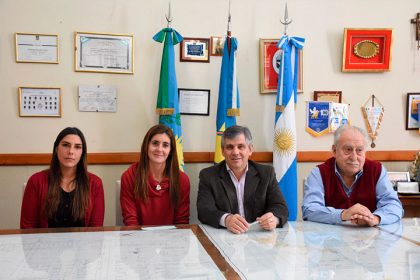 La Municipalidad entregó el primer aporte de 35 mil pesos a la Escuela de Servicio Social La Municipalidad entregó el primer aporte de 35 mil pesos a la Escuela de Servicio Social