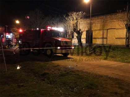 Peritos de Bomberos y Policía Científica investigan el incendio de Avenida 9 y Pueyrredón item-thumbnail